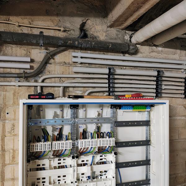 Elektroinstallation Altbau – Modernisierung und Umsetzung | Neukölln